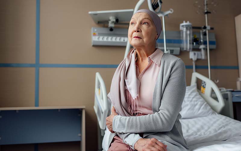 Elderly woman sitting in hospital bed